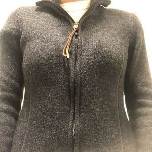 look at this sweet sweater zip up 🧵